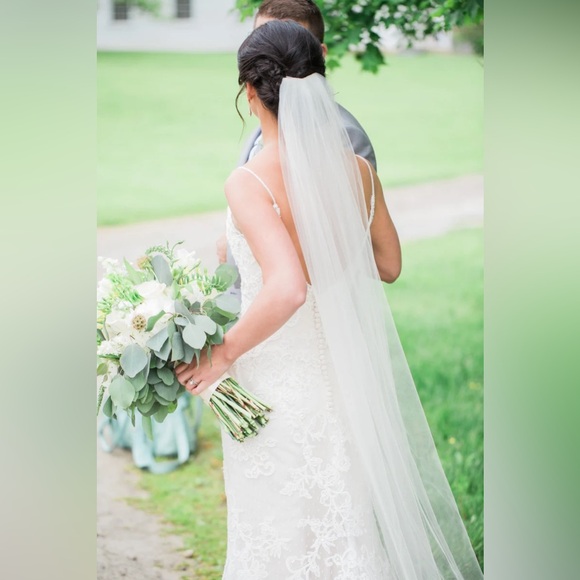 Blanca Veils Accessories - Sheer Soft 6ft Wedding Veil in Light Ivory — Bonus New Garter Included